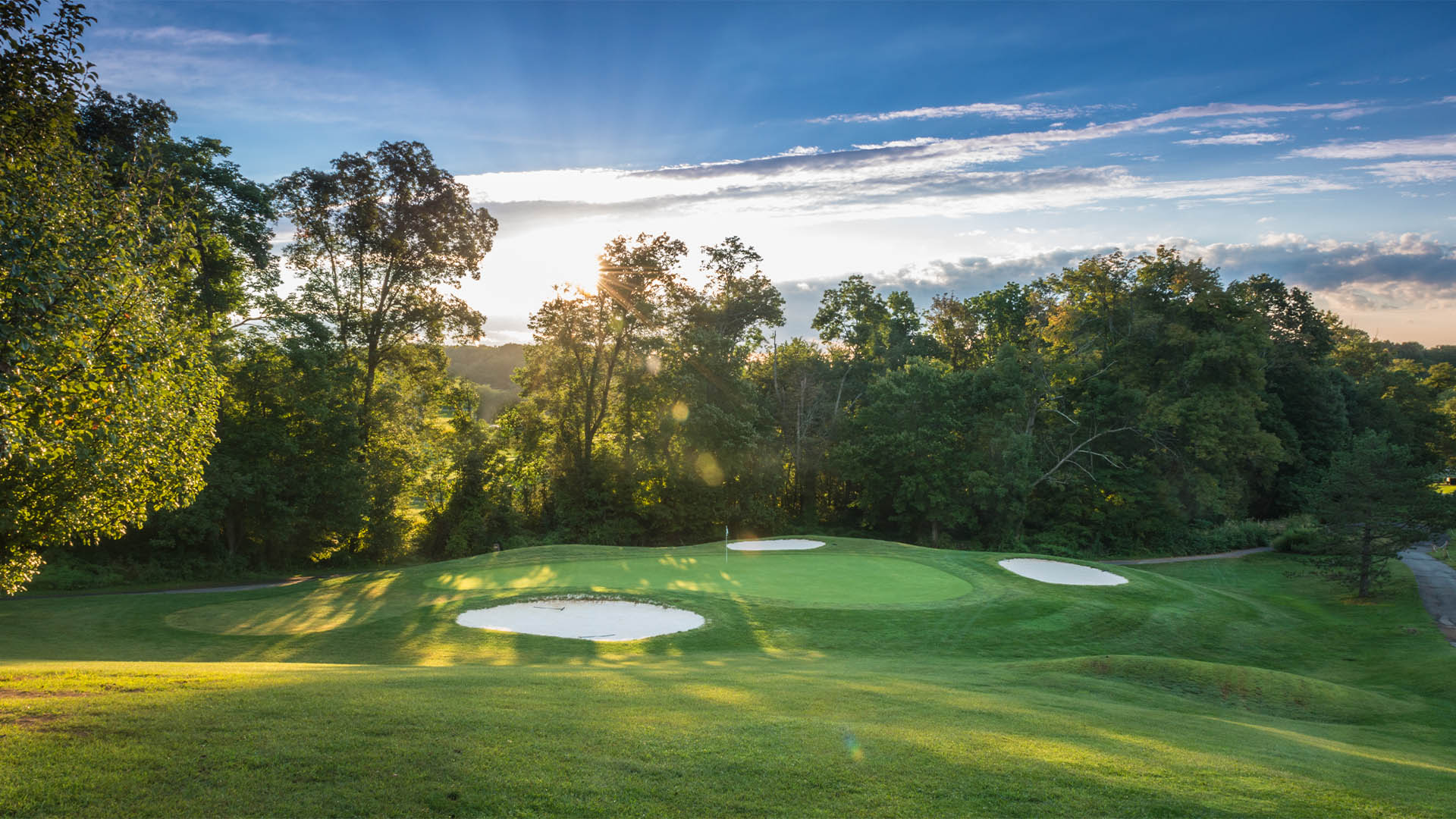The Links at Challedon greens with bunkers around the hole